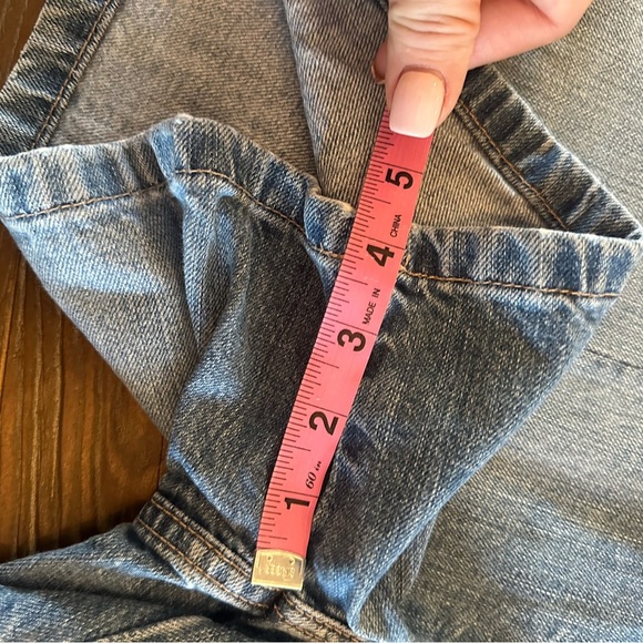 Women’s Tommy Hilfiger Distressed Vintage Denim Jean Shorts 5” Inseam Size 14 - Picture 5 of 6